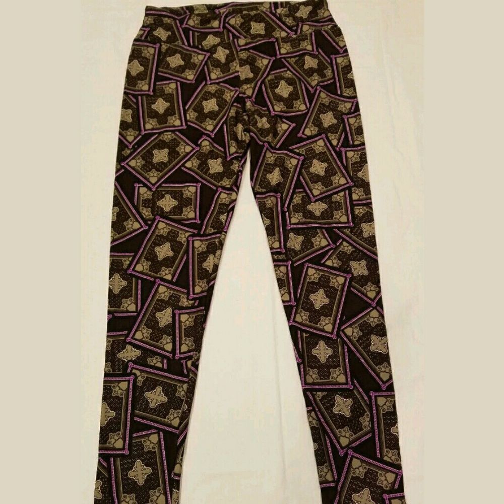 LULAROE
Leggings Magic Carpet Print Tall & Curvy